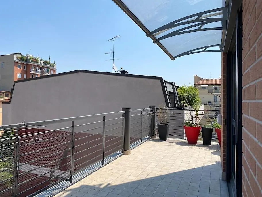 Penthouse Luce Milano Near Metro-Bus-Tram Apartment 0*, Milan Italy