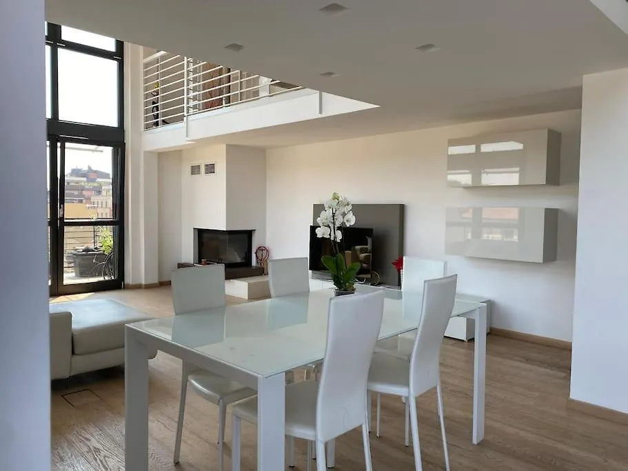 Penthouse Luce Milano Near Metro-Bus-Tram Apartment