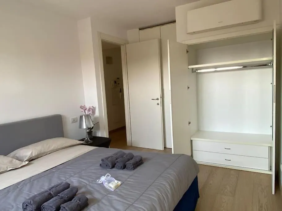 Penthouse Luce Milano Near Metro-Bus-Tram Apartment Milan