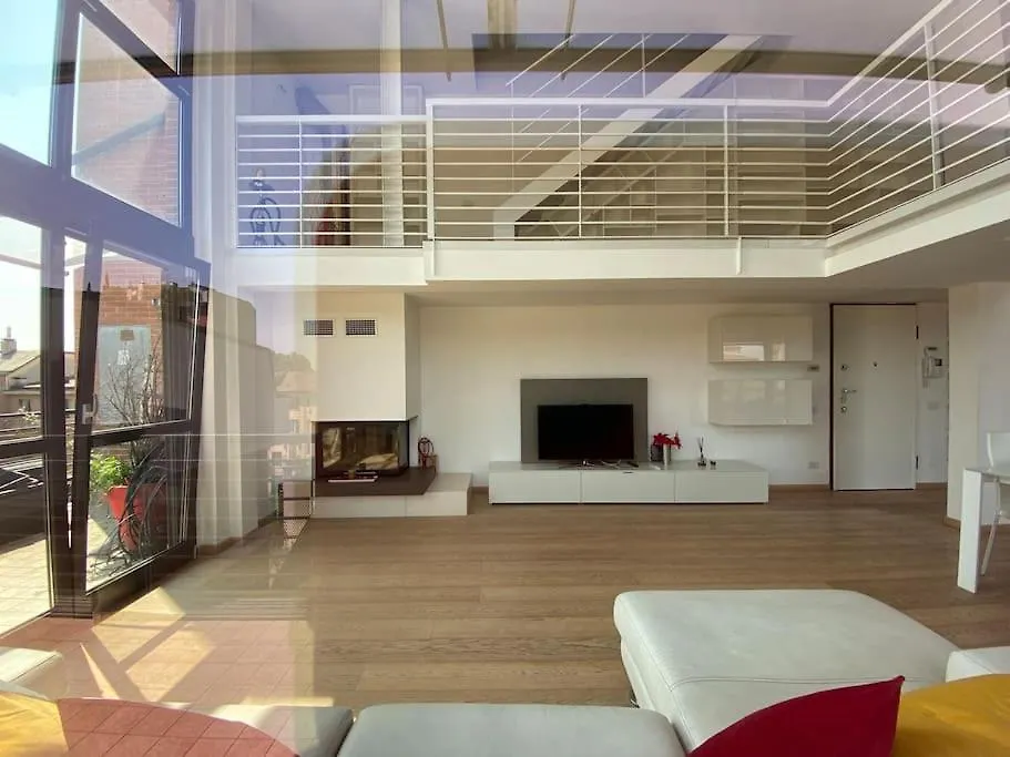 Penthouse Luce Milano Near Metro-Bus-Tram Apartment 0*, Milan