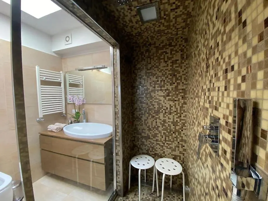 Penthouse Luce Milano Near Metro-Bus-Tram Apartment