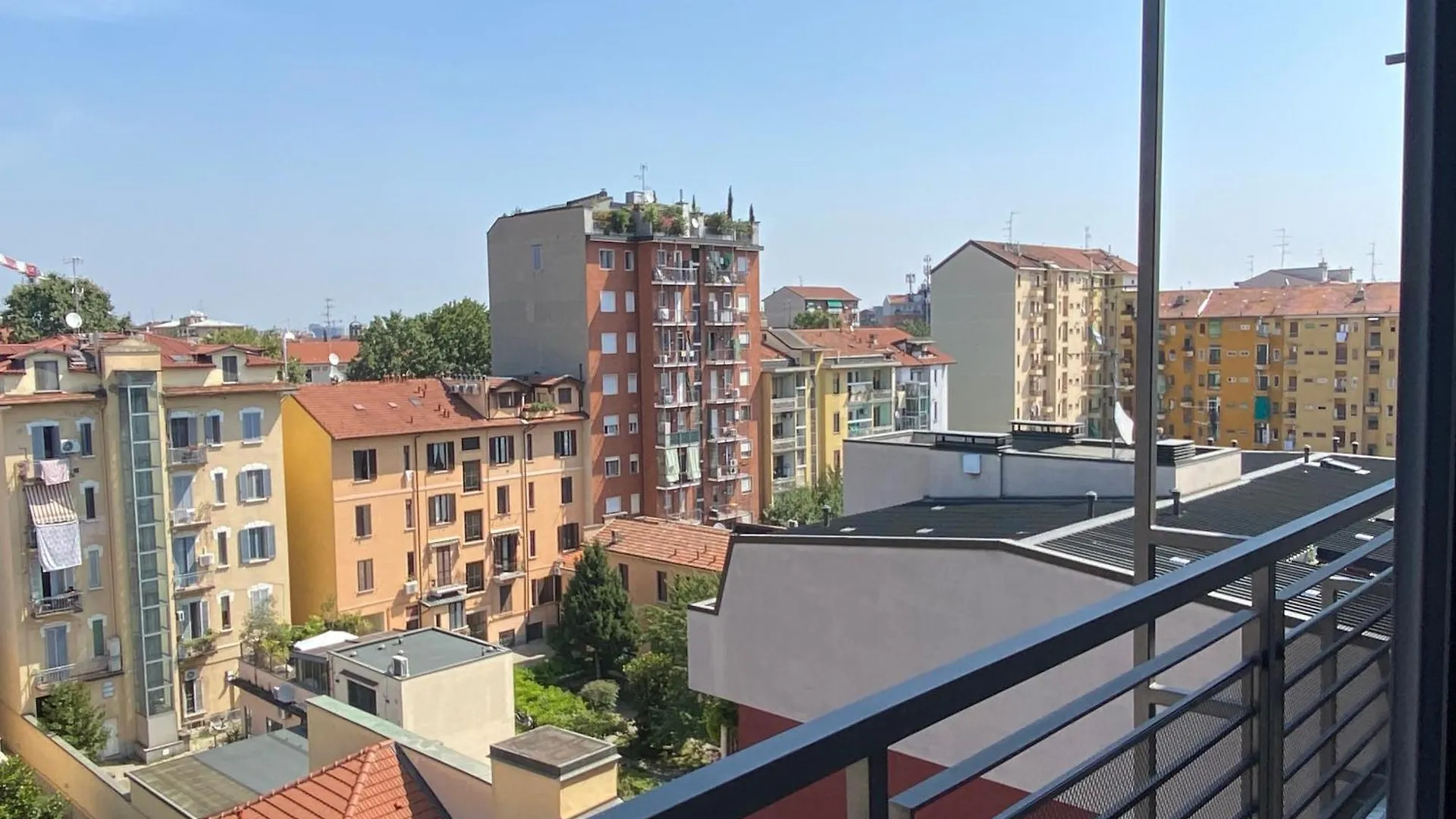 Penthouse Luce Milano Near Metro-Bus-Tram Apartment